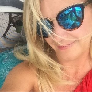 Meet your Posher, Sharon